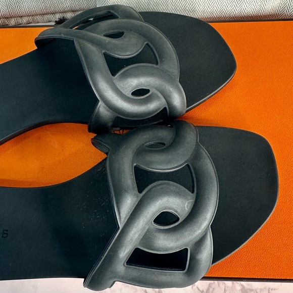 Hermès Aloha Black Sandals (Hermès Chaîne d’Ancre Rubber Slides ) - Picture 2 of 10